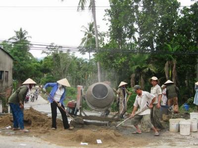 Lòng dân trên những con đường mới