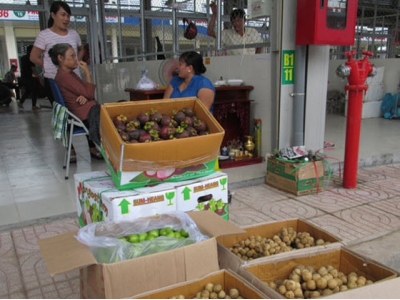 Vietnam re-exports Thai fruit to China