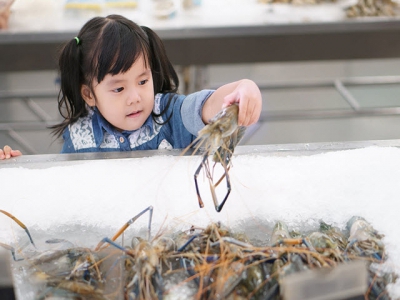 How we can help children reach for seafood