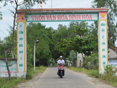 Phố trong làng ở vùng cát Bình Giang