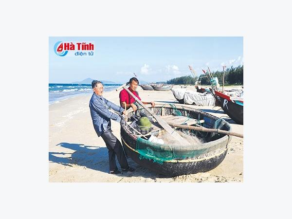 Khát vọng vươn khơi - Bài 1 - Ngư dân Hà Tĩnh quẩn quanh trong lộng