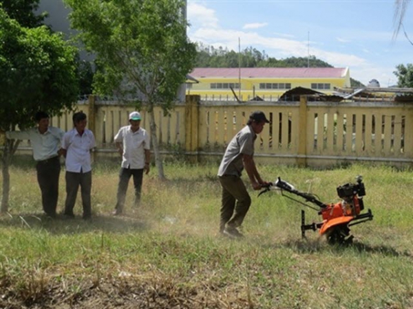 Nông dân mê máy làm đất đa năng